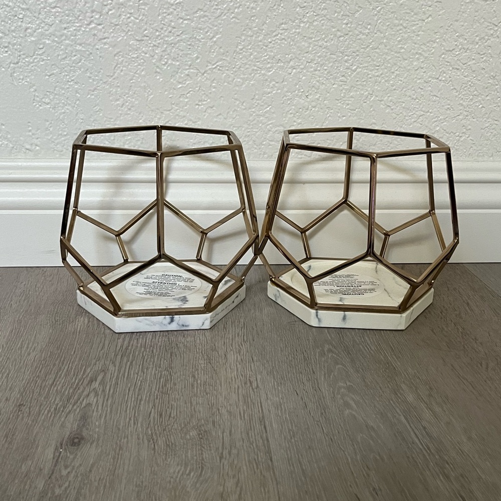 Set of BATH BODY WORKS GEOMETRIC PEDESTAL FRAME, CANDEL HOLDER